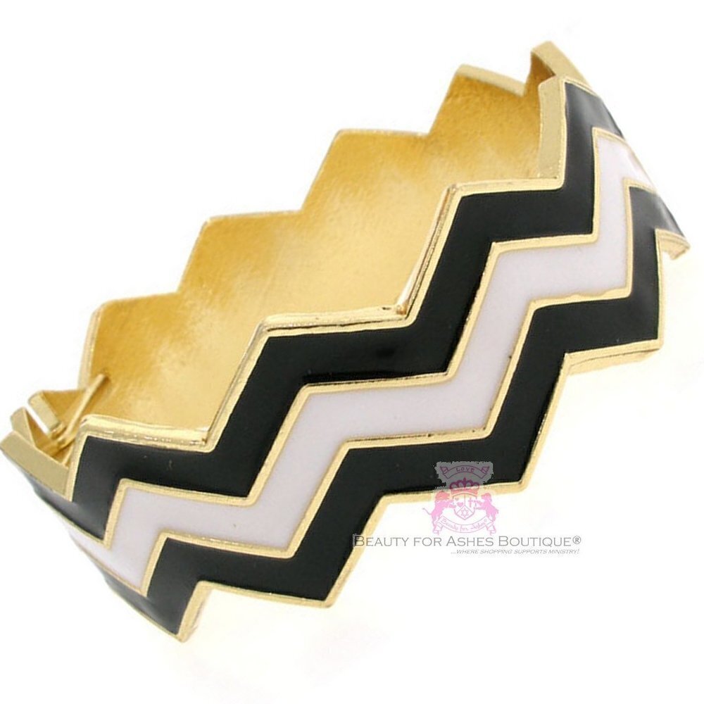 Bold Womens Black White Hinged Cuff Goldtone Chevron Zig Zag Bold Bracelet